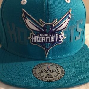🔥Adidas SnapBack Hat Charlotte Hornets🔥
